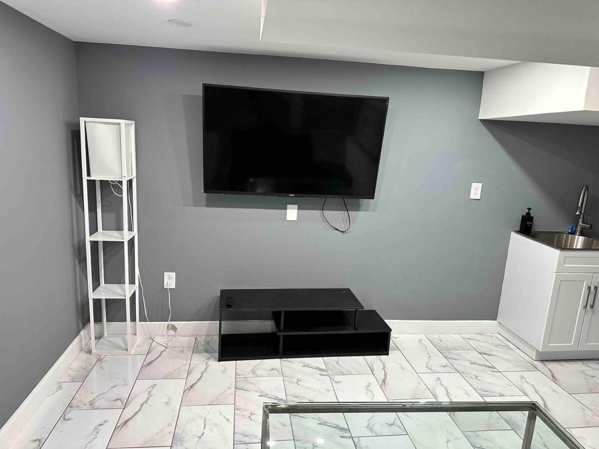 Lovely Basement 1-Bedroom With Free Parking Вашингтон Екстер'єр фото